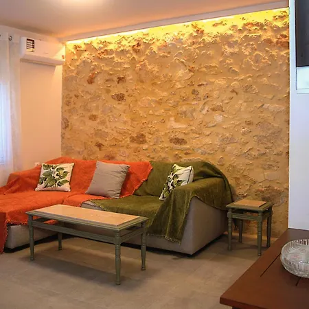 Filoxenia Private 2br Stone House Patio & Parking