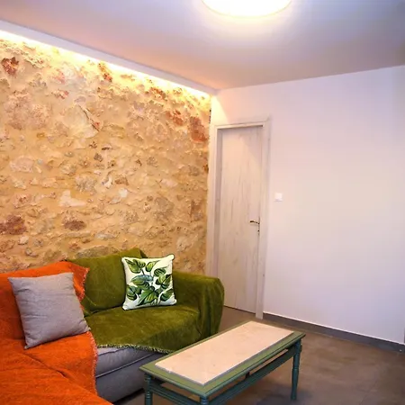 Filoxenia Private 2br Stone House Patio & Parking Apartamento *
