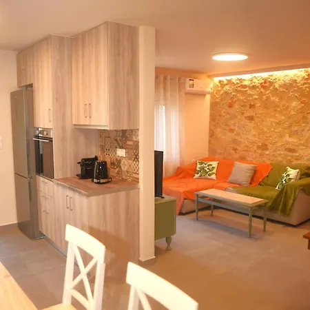 Filoxenia Private 2br Stone House Patio & Parking