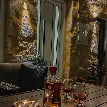 Filoxenia Private 2br Stone House Patio & Parking * Chania (Crete)