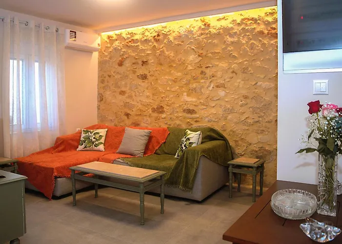 Filoxenia Private 2br Stone House Patio & Parking