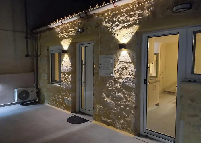 Filoxenia Private 2br Stone House Patio & Parking Apartment *