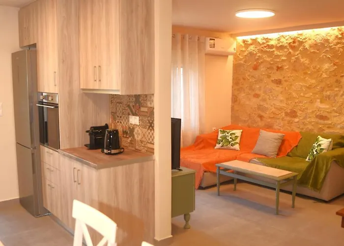 Filoxenia Private 2br Stone House Patio & Parking